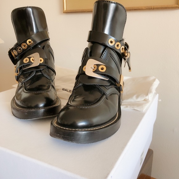 Balenciaga Cienture Cutout Leather Buckle Boot - Picture 2 of 6